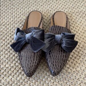 Elegant Gray Bow Mules Banana Republic Sz 6.5